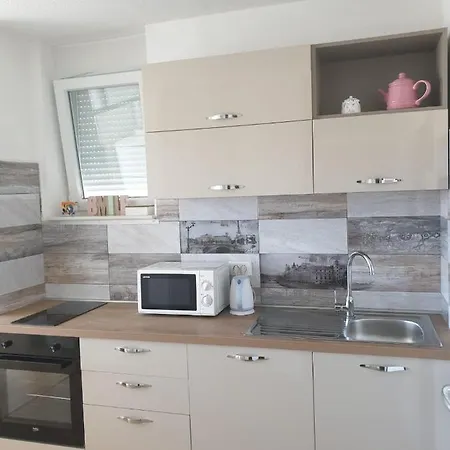 Port View Marina Apartment *