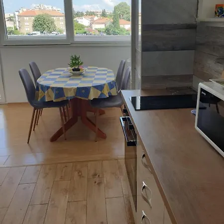 Port View Marina Apartment *
